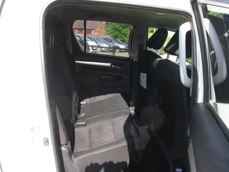 TOYOTA HILUX ICON 4X4 D-4D Double Cab 2.4 Auto 2020