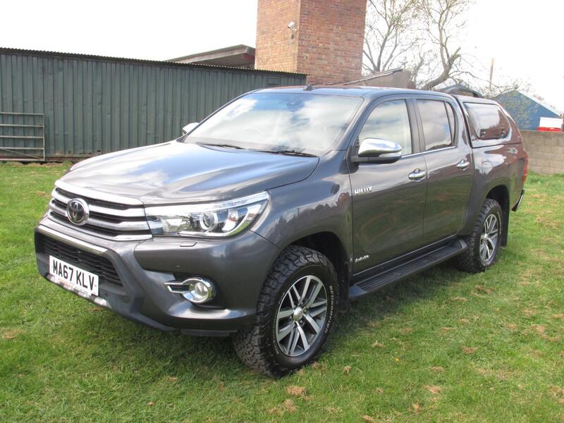 TOYOTA HILUX INVINCIBLE 4X4 D-4D DCB 2018