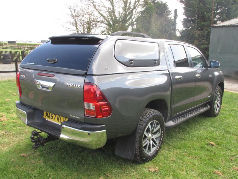TOYOTA HILUX INVINCIBLE 4X4 D-4D DCB 2018