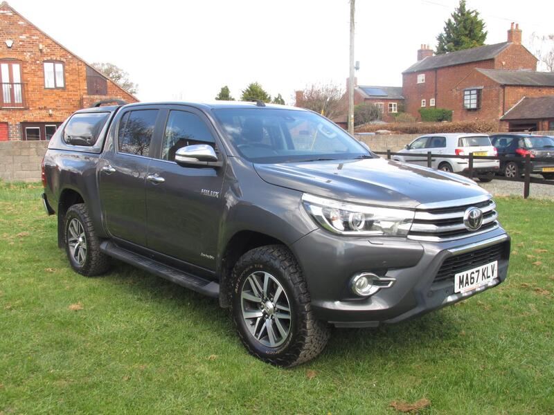 TOYOTA HILUX INVINCIBLE 4X4 D-4D DCB 2018