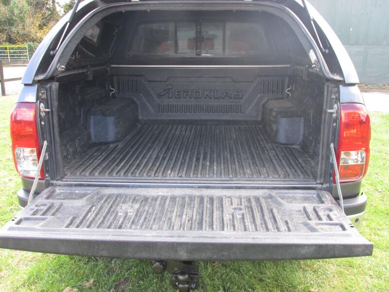 TOYOTA HILUX INVINCIBLE 4X4 D-4D DCB 2018
