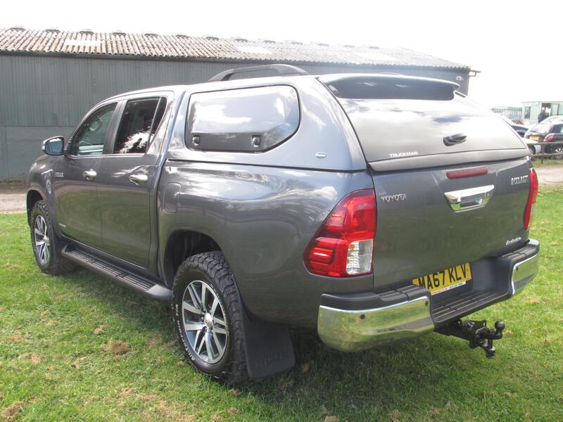 TOYOTA HILUX INVINCIBLE 4X4 D-4D DCB 2018