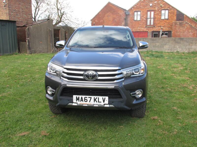 TOYOTA HILUX INVINCIBLE 4X4 D-4D DCB 2018
