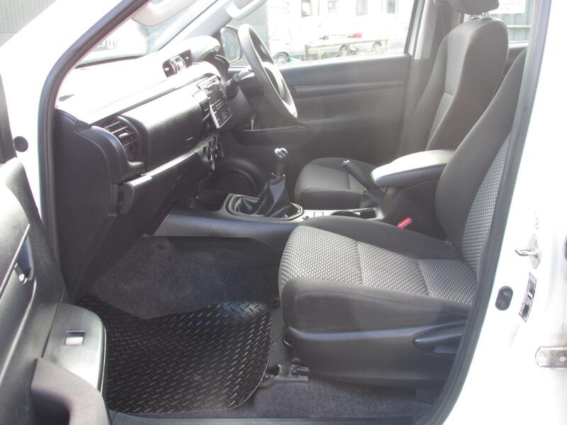 TOYOTA HILUX Active 4X4 D-4D DCB 2019