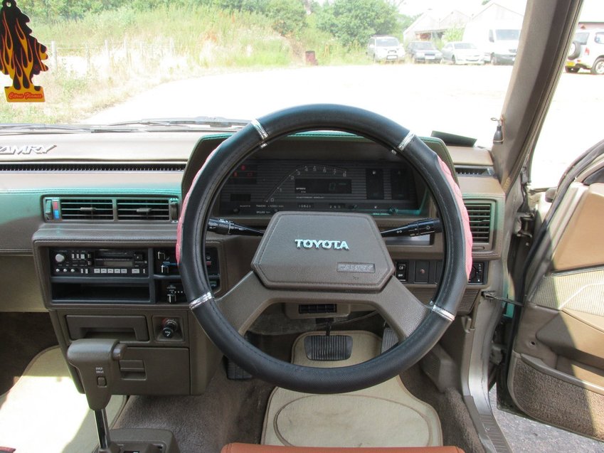 TOYOTA CAMRY EXECUTIVE 1986