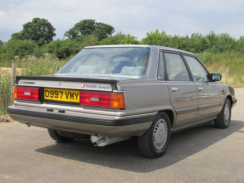 TOYOTA CAMRY EXECUTIVE 1986