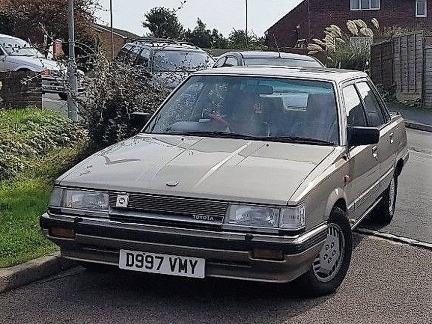 TOYOTA CAMRY EXECUTIVE 1986