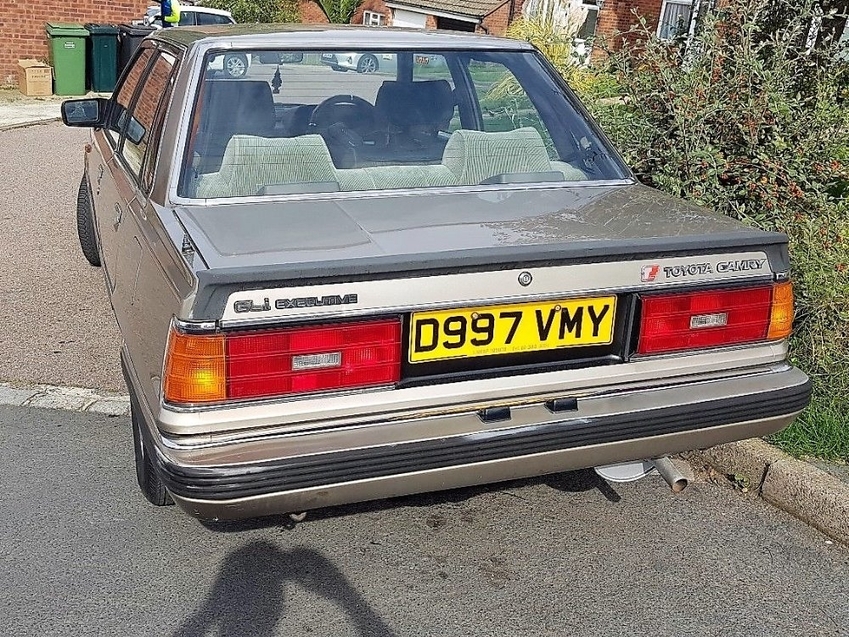 TOYOTA CAMRY EXECUTIVE 1986