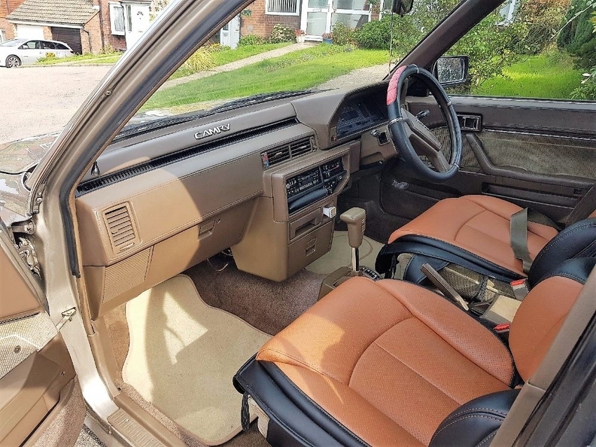 TOYOTA CAMRY EXECUTIVE 1986