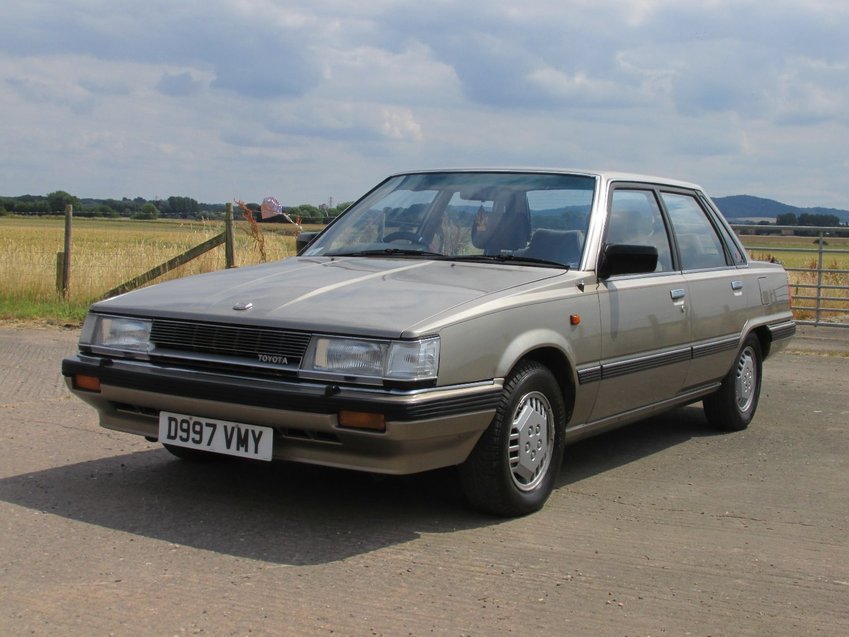 TOYOTA CAMRY EXECUTIVE 1986