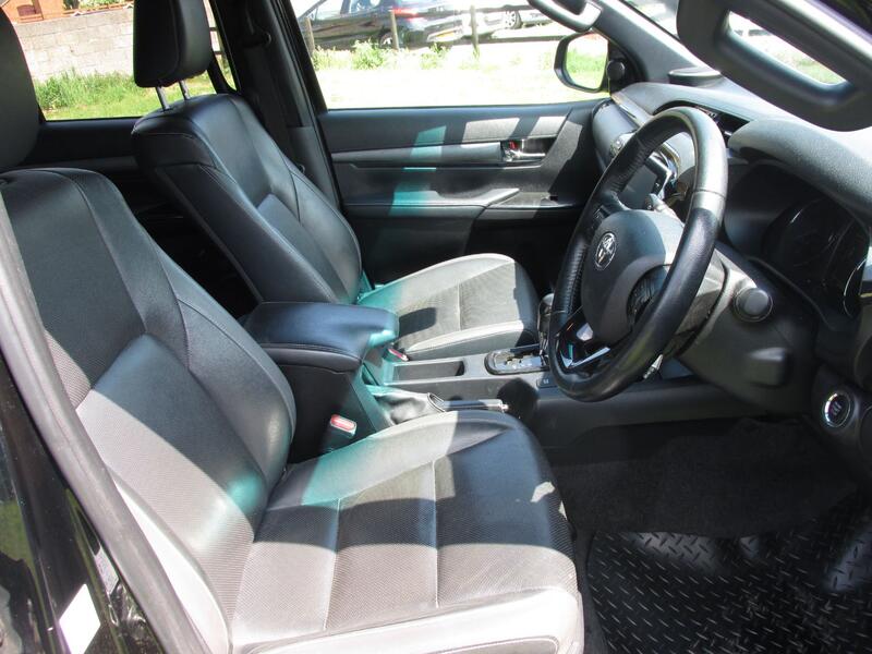 TOYOTA HILUX 2.8 Invincible X D4D 4WD 2021