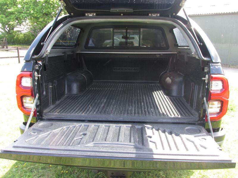TOYOTA HILUX 2.8 Invincible X D4D 4WD 2021