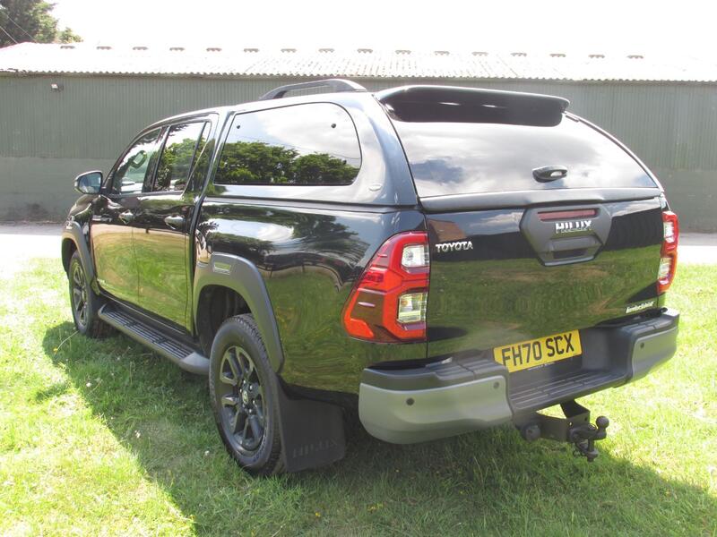 TOYOTA HILUX 2.8 Invincible X D4D 4WD 2021