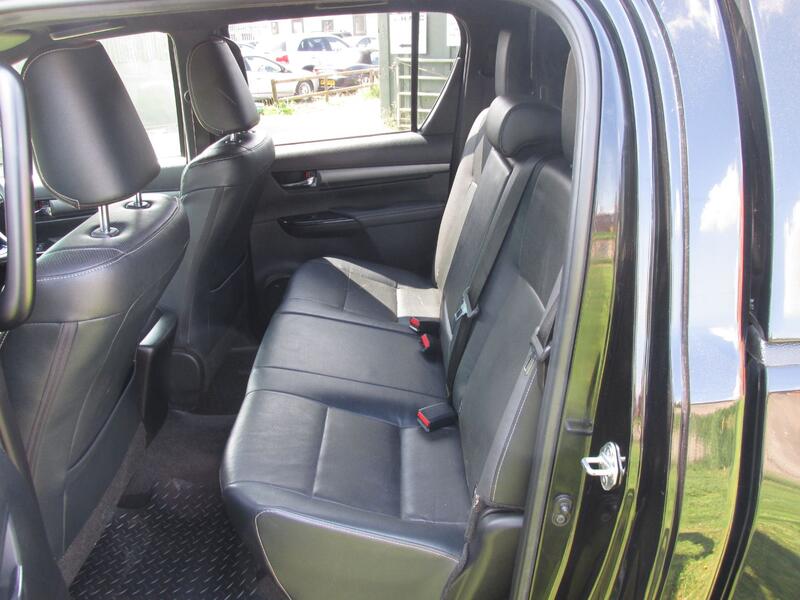 TOYOTA HILUX 2.8 Invincible X D4D 4WD 2021