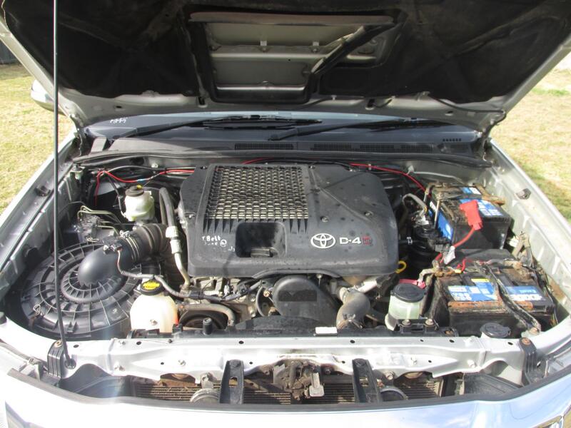 TOYOTA HILUX INVINCIBLE 4X4 D-4D DCB 2014