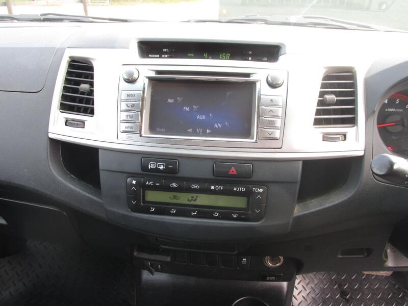 TOYOTA HILUX INVINCIBLE 4X4 D-4D DCB 2014