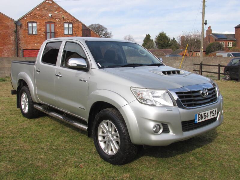 TOYOTA HILUX INVINCIBLE 4X4 D-4D DCB 2014