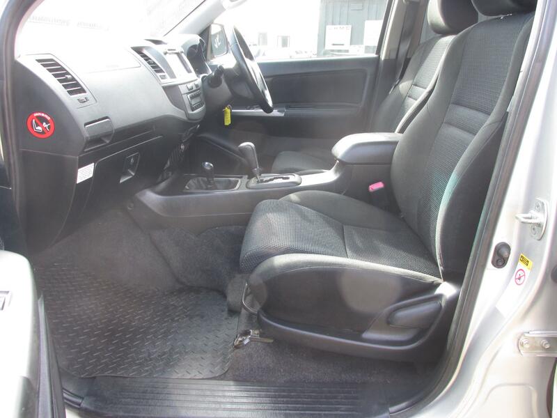 TOYOTA HILUX INVINCIBLE 4X4 D-4D DCB 2014