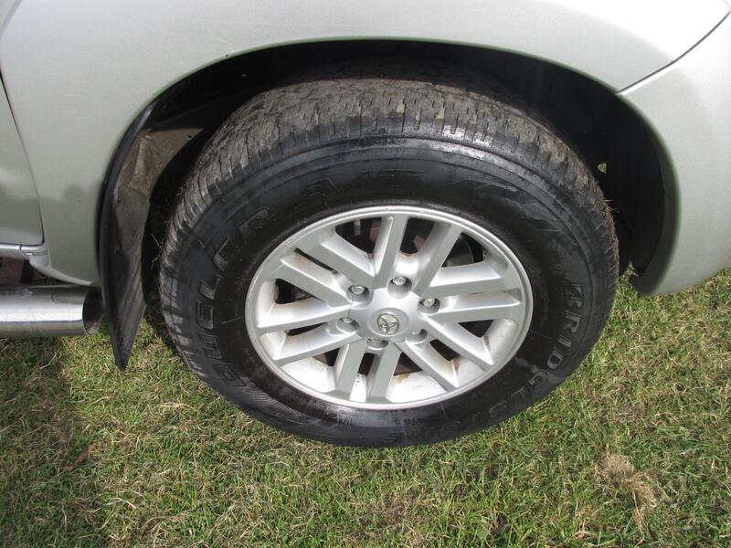 TOYOTA HILUX INVINCIBLE 4X4 D-4D DCB 2014