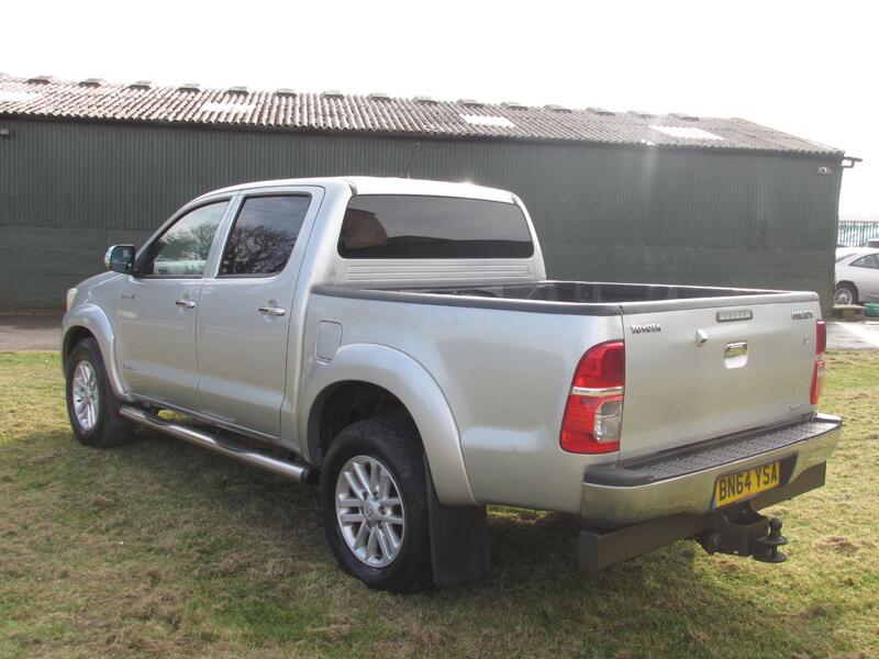 TOYOTA HILUX INVINCIBLE 4X4 D-4D DCB 2014