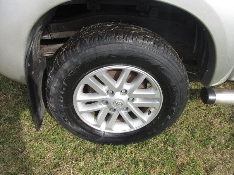 TOYOTA HILUX INVINCIBLE 4X4 D-4D DCB 2014