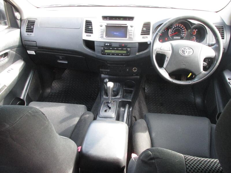 TOYOTA HILUX INVINCIBLE 4X4 D-4D DCB 2014