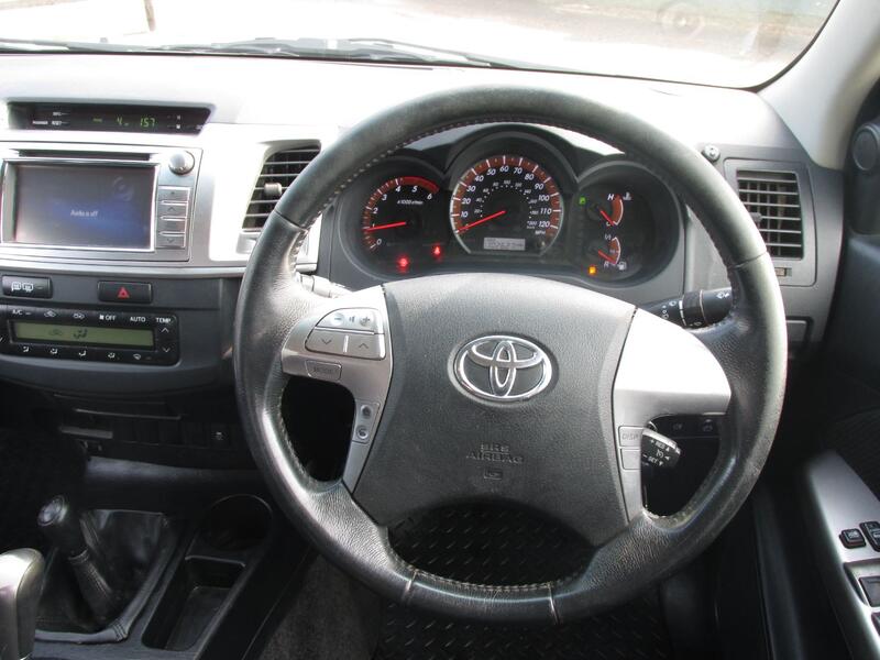 TOYOTA HILUX INVINCIBLE 4X4 D-4D DCB 2014