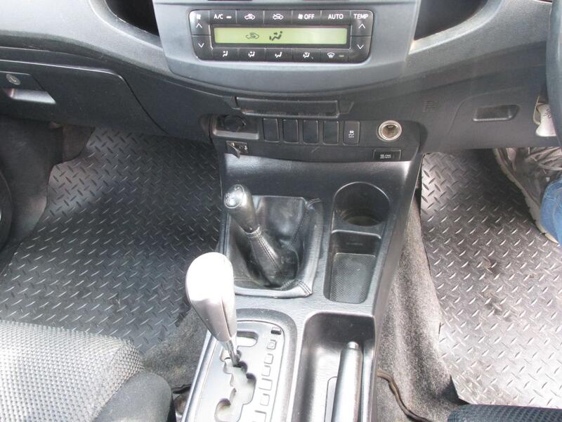 TOYOTA HILUX INVINCIBLE 4X4 D-4D DCB 2014