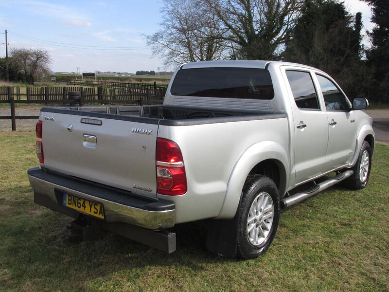 TOYOTA HILUX INVINCIBLE 4X4 D-4D DCB 2014