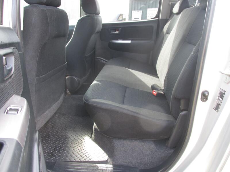 TOYOTA HILUX INVINCIBLE 4X4 D-4D DCB 2014
