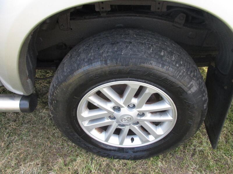 TOYOTA HILUX INVINCIBLE 4X4 D-4D DCB 2014