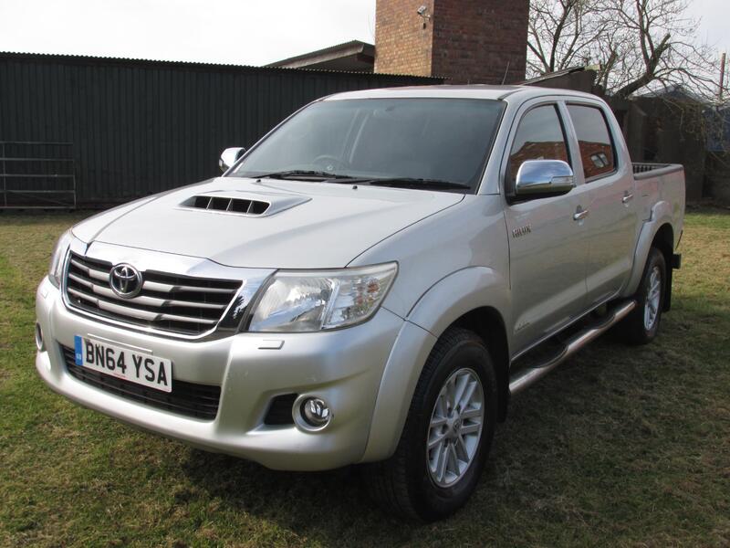 TOYOTA HILUX INVINCIBLE 4X4 D-4D DCB 2014