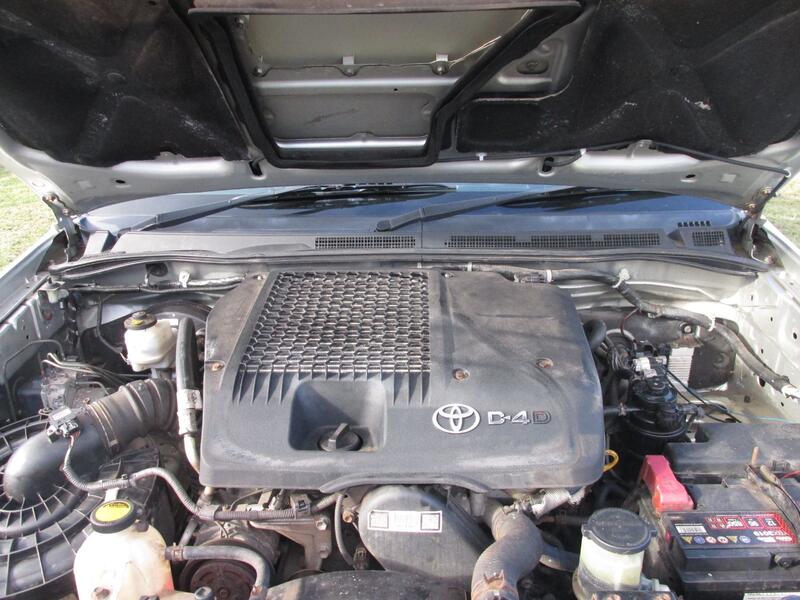 TOYOTA HILUX Invincible 3.0 D4D 4WD 2012