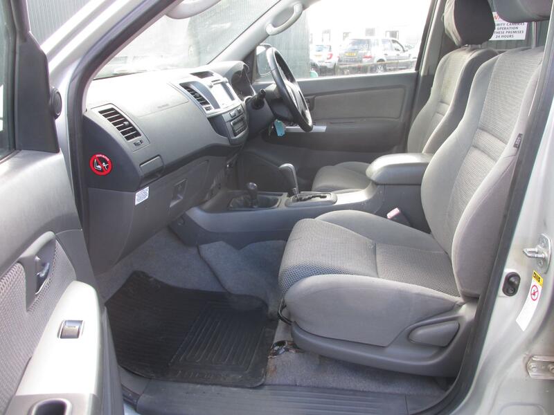 TOYOTA HILUX Invincible 3.0 D4D 4WD 2012