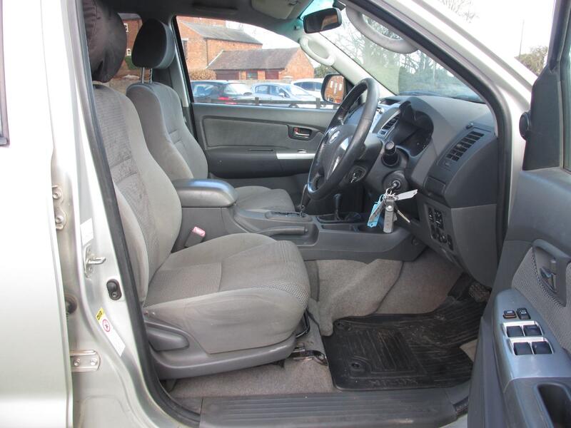 TOYOTA HILUX Invincible 3.0 D4D 4WD 2012