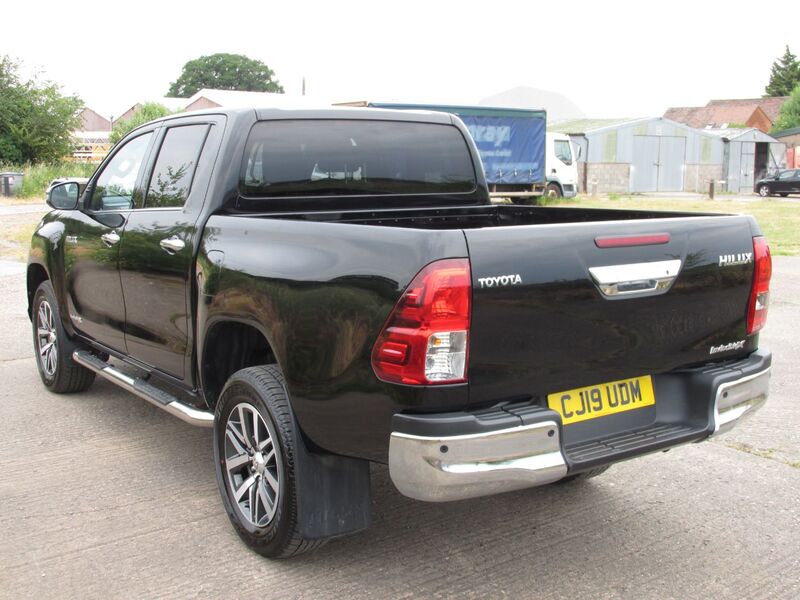 TOYOTA HILUX INVINCIBLE X 4WD D-4D DCB 2019