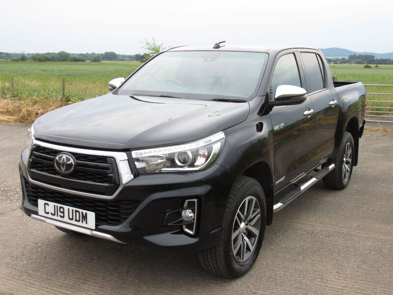 TOYOTA HILUX INVINCIBLE X 4WD D-4D DCB 2019