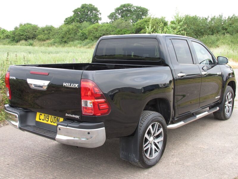 TOYOTA HILUX INVINCIBLE X 4WD D-4D DCB 2019