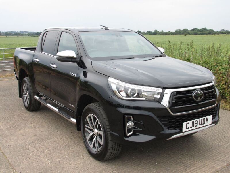 TOYOTA HILUX INVINCIBLE X 4WD D-4D DCB 2019