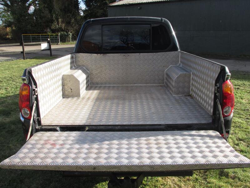 MITSUBISHI L200 2.5 DiD Barbarian 2015