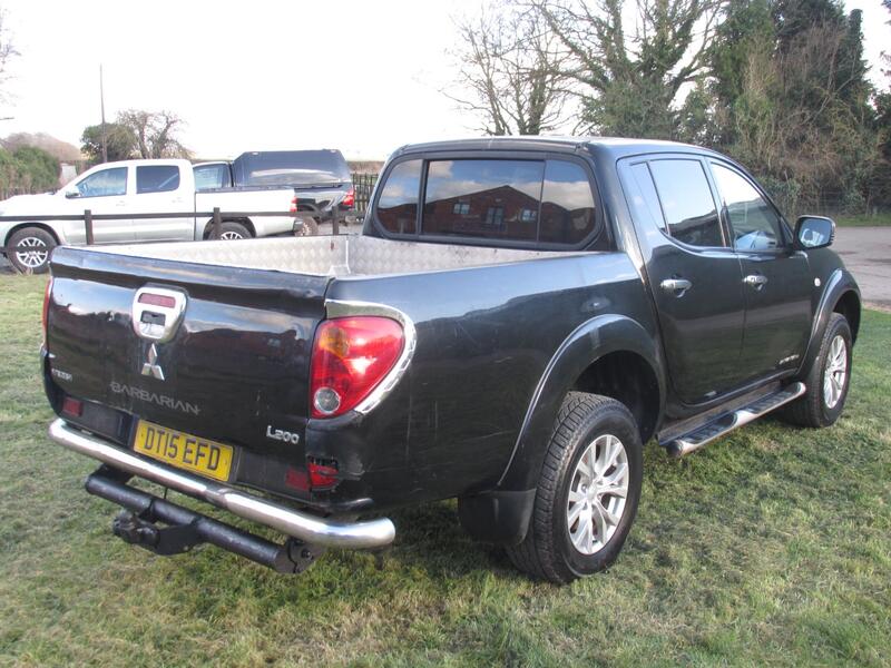 MITSUBISHI L200 2.5 DiD Barbarian 2015