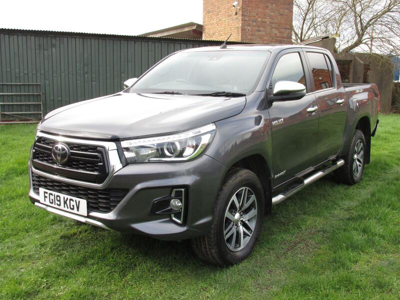 TOYOTA HILUX D-4D Invincible X 2.4 D-4D 3.2t 2019