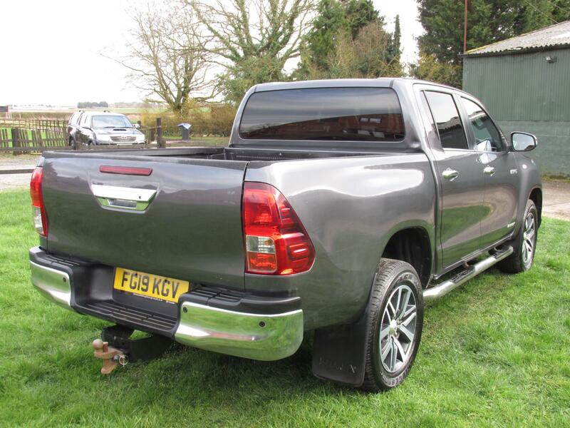 TOYOTA HILUX D-4D Invincible X 2.4 D-4D 3.2t 2019