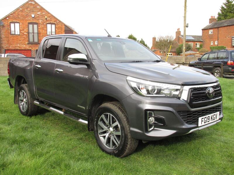 TOYOTA HILUX D-4D Invincible X 2.4 D-4D 3.2t 2019