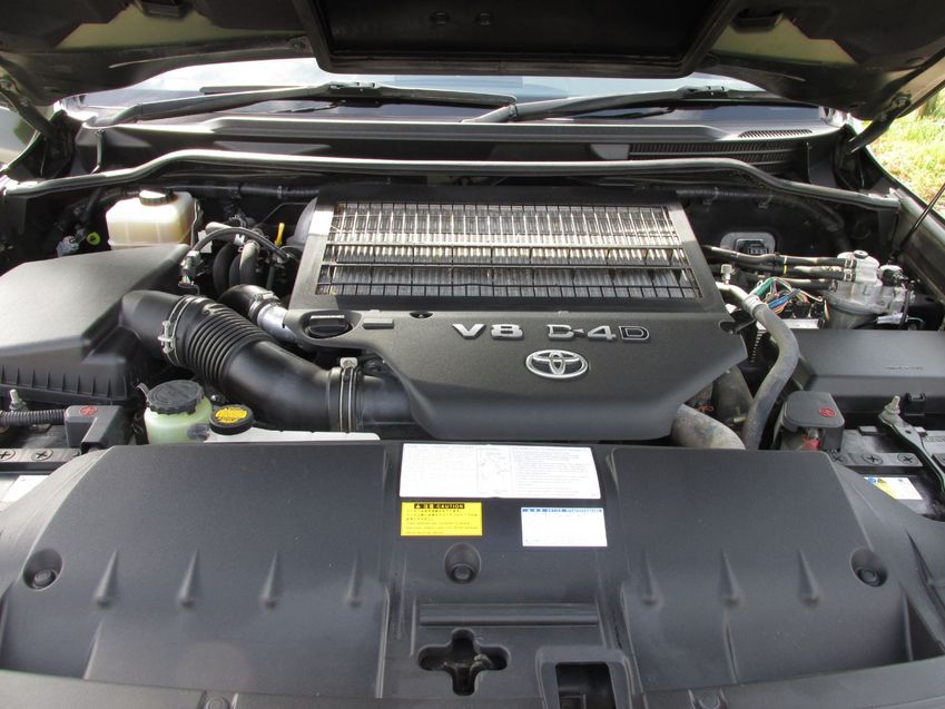 TOYOTA LAND CRUISER D-4D V8 2014